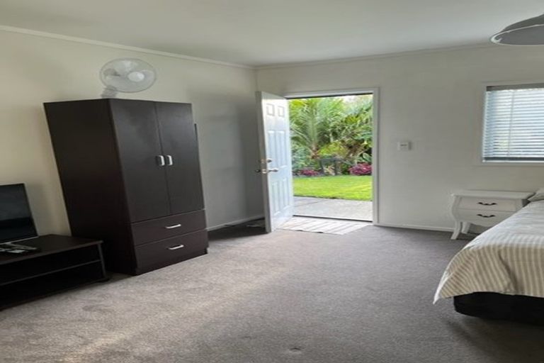 Photo of property in 906 Beach Road, Waiake, Auckland, 0630