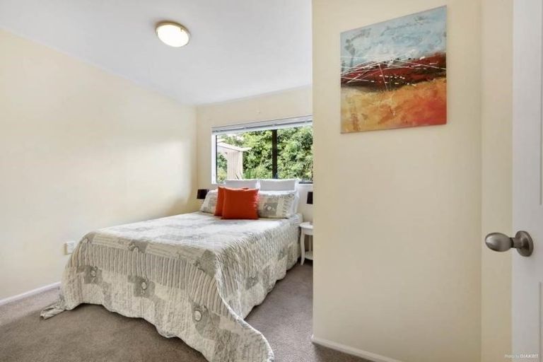 Photo of property in 2/16 Matisse Drive, West Harbour, Auckland, 0618