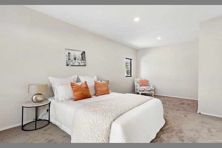 Photo of property in 18 Para Close, Fairview Heights, Auckland, 0632