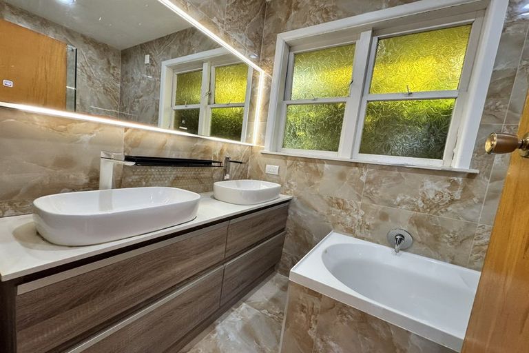 Photo of property in 71 Tirimoana Road, Te Atatu South, Auckland, 0602