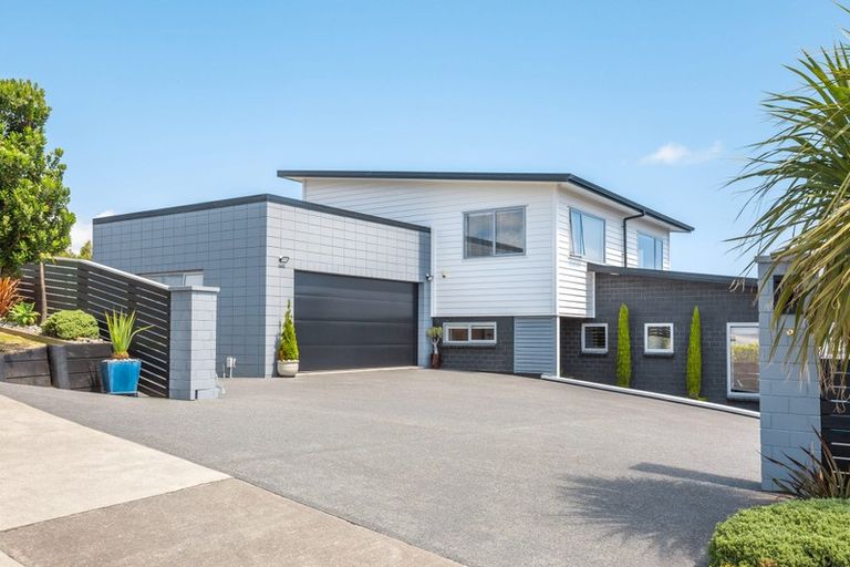 Photo of property in 127 Endeavour Drive, Whitby, Porirua, 5024