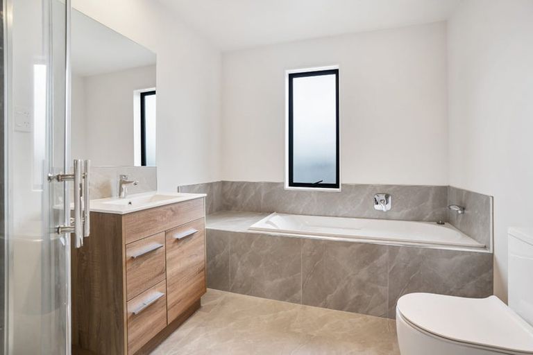 Photo of property in 1 Dignity Street, Papakura, 2110