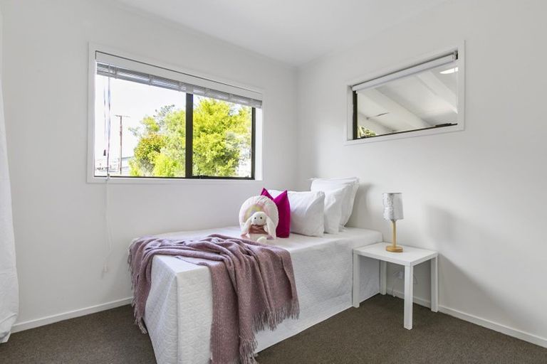 Photo of property in 1/37 View Road, Henderson, Auckland, 0612