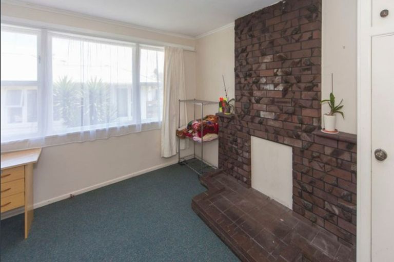 Photo of property in 24 Coniston Avenue, Te Atatu South, Auckland, 0610