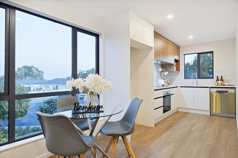 Photo of property in 35a Hereford Street, Te Atatu Peninsula, Auckland, 0610