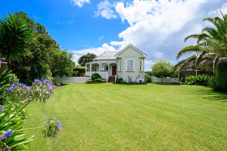 Photo of property in 43 Sunnyvale Road, Massey, Auckland, 0614