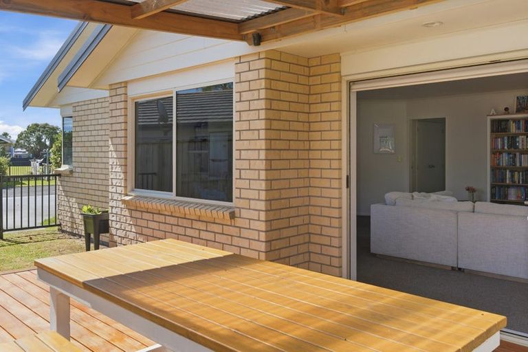 Photo of property in 6 Ishtar Place, One Tree Point, 0118