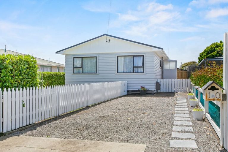Photo of property in 10 Truby King Street, Merrilands, New Plymouth, 4312