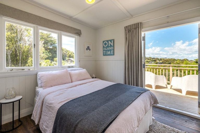 Photo of property in 70 Queens Drive, Oneroa, Waiheke Island, 1081
