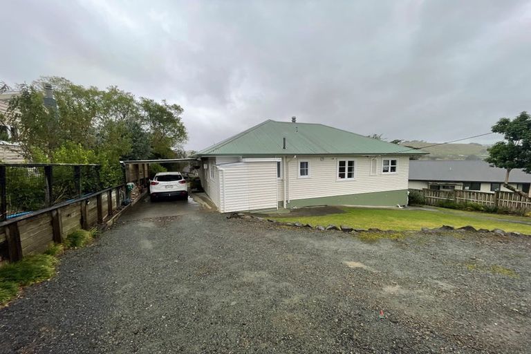 Photo of property in 13 View Street, Maungaturoto, 0520