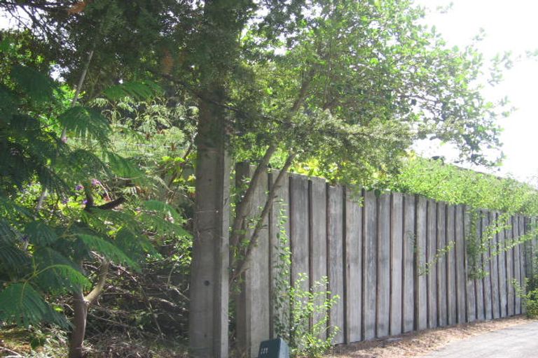 Photo of property in 1/309 Wairau Road, Totara Vale, Auckland, 0627