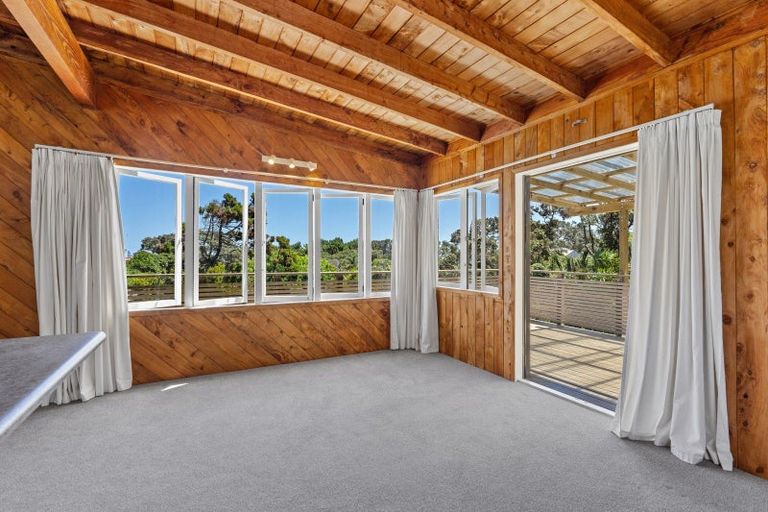 Photo of property in 352 Motutara Road, Muriwai, 0881