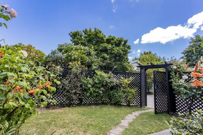 Photo of property in 2/12 Oxley Avenue, St Albans, Christchurch, 8014