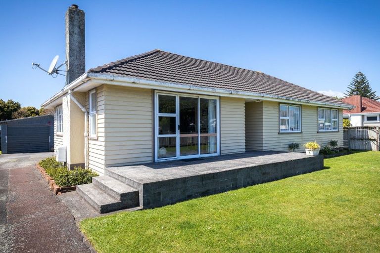 Photo of property in 131 Seaview Road, Westown, New Plymouth, 4310