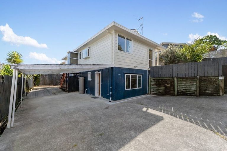 Photo of property in 1/14 Chislehurst Street, Henderson, Auckland, 0612