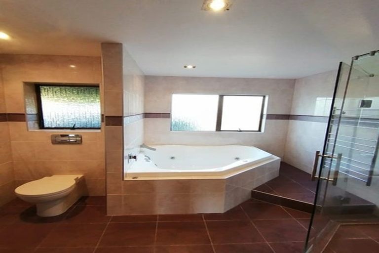 Photo of property in 118 Pupuke Road, Hillcrest, Auckland, 0627