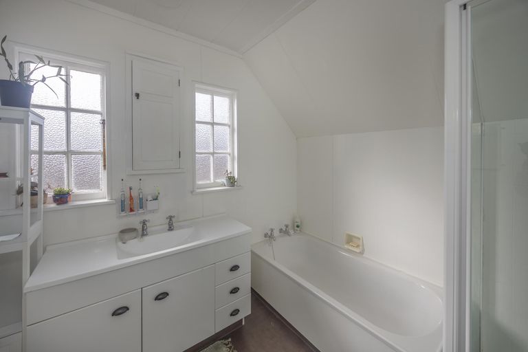 Photo of property in 76 Wharfe Street, South Hill, Oamaru, 9400