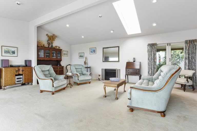 Photo of property in 1/95 Braemar Road, Castor Bay, Auckland, 0620