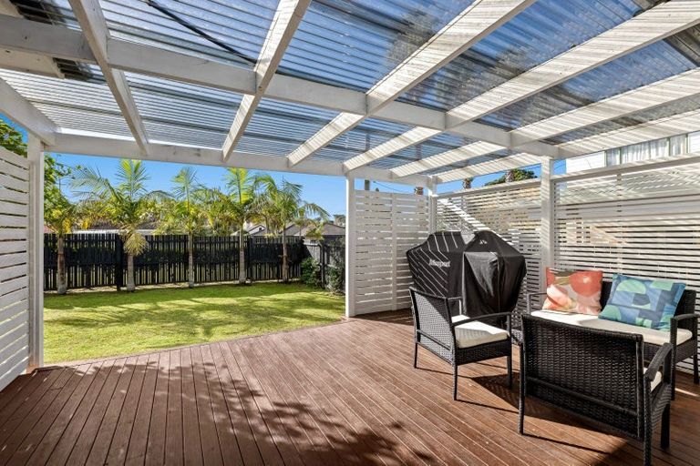Photo of property in 40 Walton Street, Red Beach, 0932