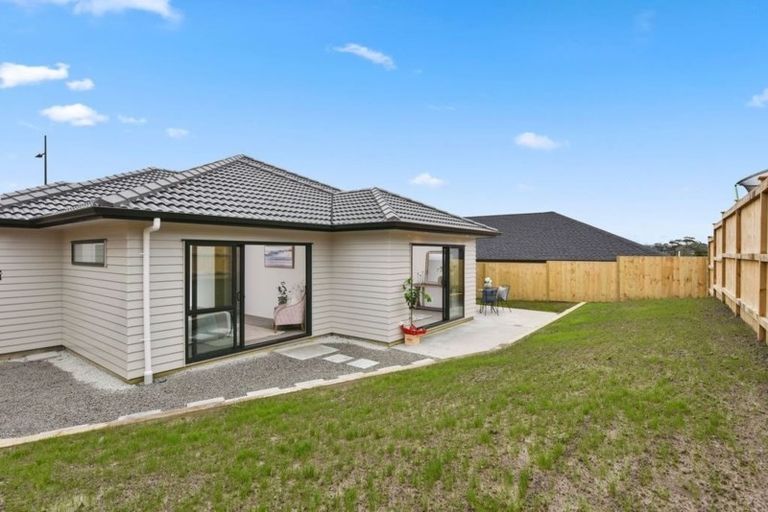 Photo of property in 7 Blatina Drive, Kumeu, 0810