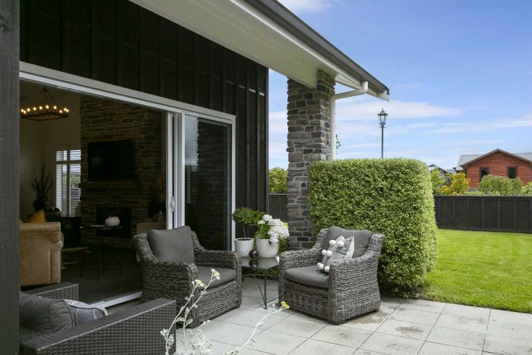 Photo of property in 16 Pukenamu Road, Rainbow Point, Taupo, 3330