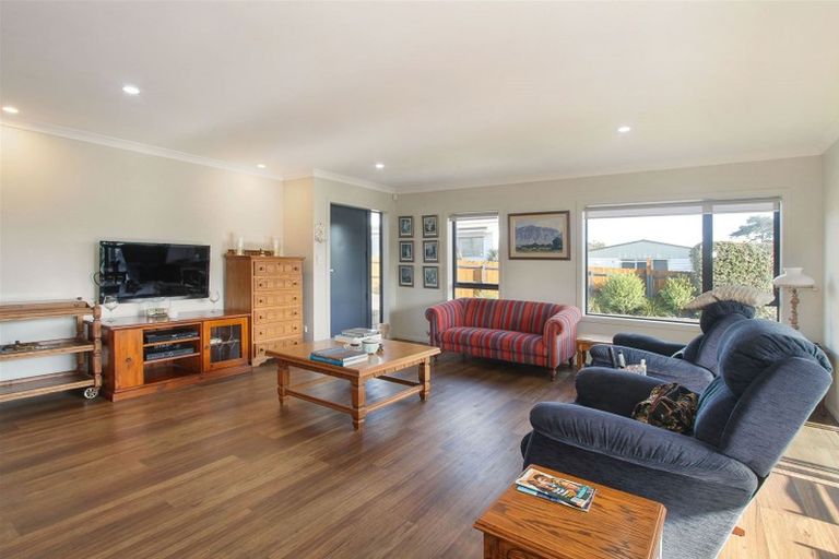 Photo of property in 7 Vela Place, Clarks Beach, 2122