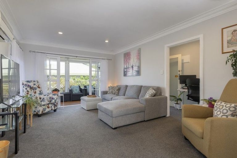 Photo of property in 2 Simpson Road, Ranui, Auckland, 0612
