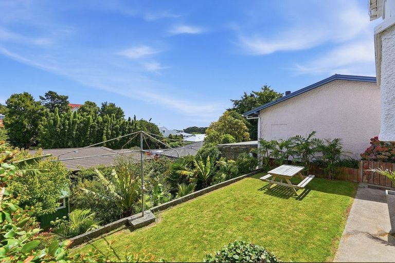 Photo of property in 6 Ridge Lane, New Plymouth, 4310