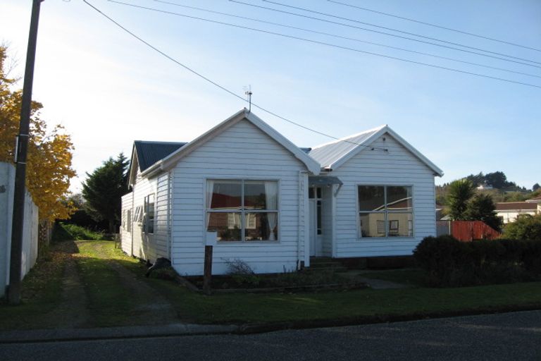 Photo of property in 4 Waverley Street, East Gore, Gore, 9710
