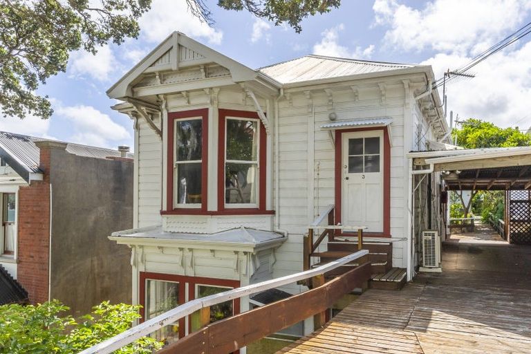 Photo of property in 51 Hawker Street, Mount Victoria, Wellington, 6011