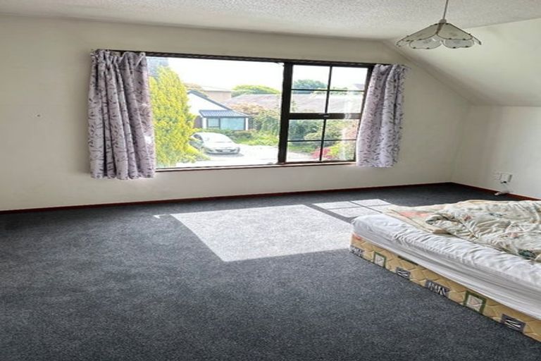 Photo of property in 5 Broadfell Avenue, Avonhead, Christchurch, 8042