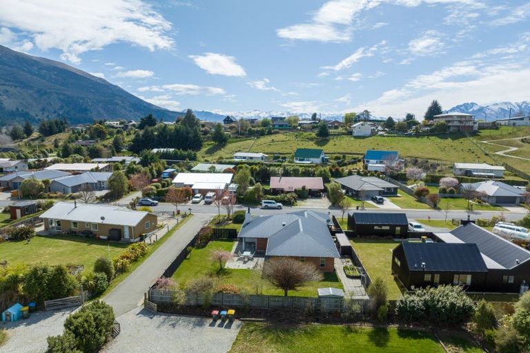 Photo of property in 20 Hewson Crescent, Lake Hawea, Wanaka, 9382