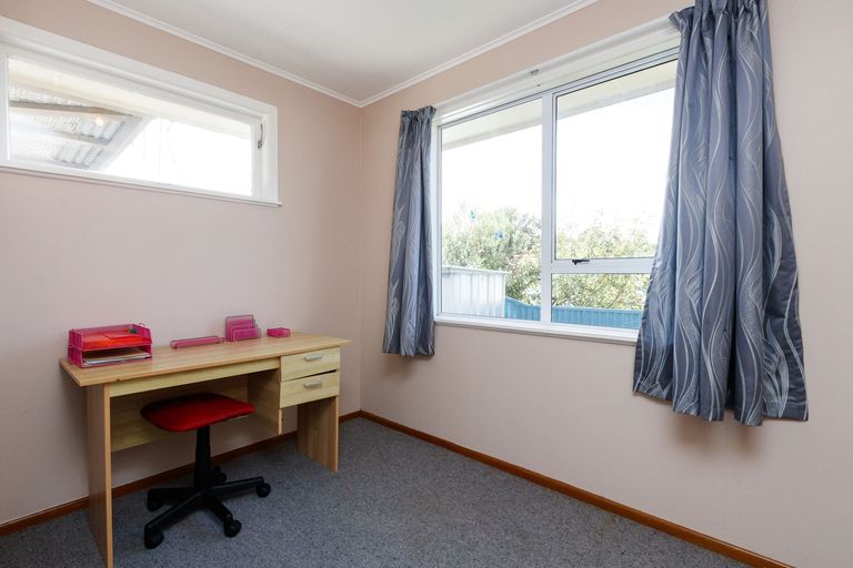 Photo of property in 5 Tararua Terrace, Cloverlea, Palmerston North, 4412