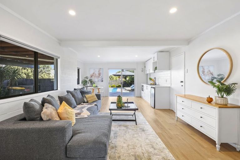 Photo of property in 109 Sandspit Road, Shelly Park, Auckland, 2014