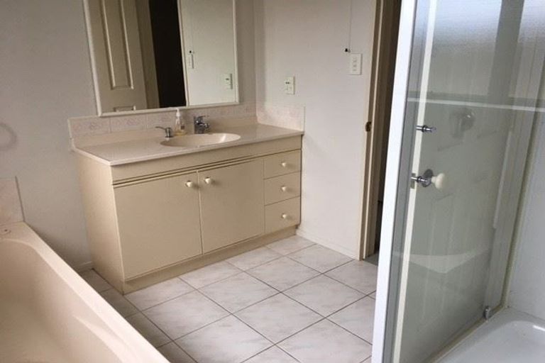 Photo of property in 8 Admiral Crescent, Flagstaff, Hamilton, 3210