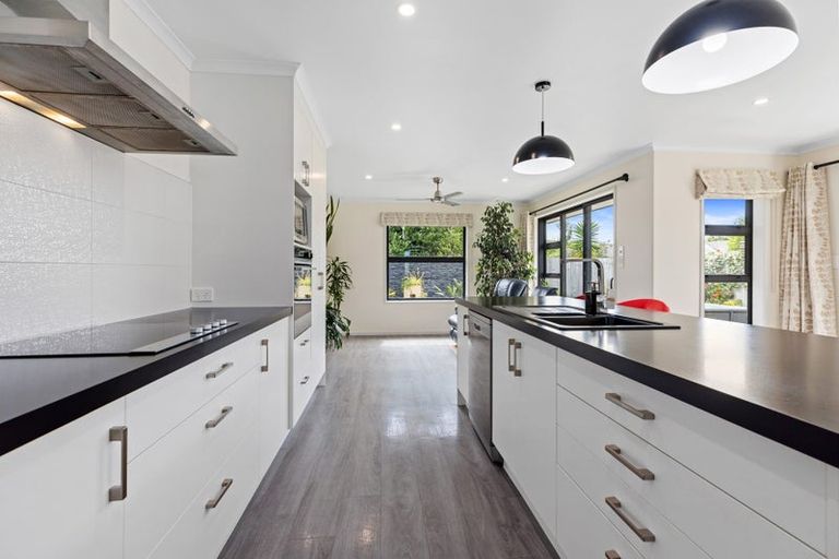 Photo of property in 27 Leet Crescent, Papamoa Beach, Papamoa, 3118