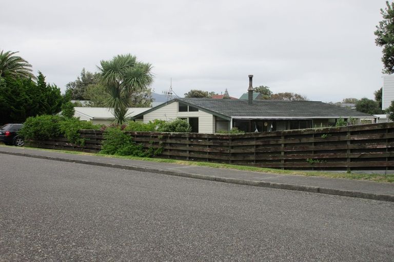 Photo of property in 120 Tutere Street, Waikanae Beach, Waikanae, 5036