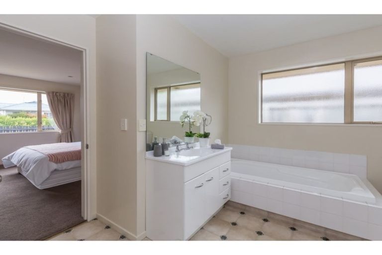 Photo of property in 24 Cooke Street, Somerfield, Christchurch, 8024