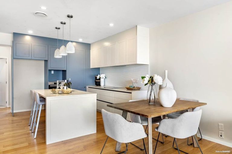 Photo of property in 1/69 Lake Road, Devonport, Auckland, 0624