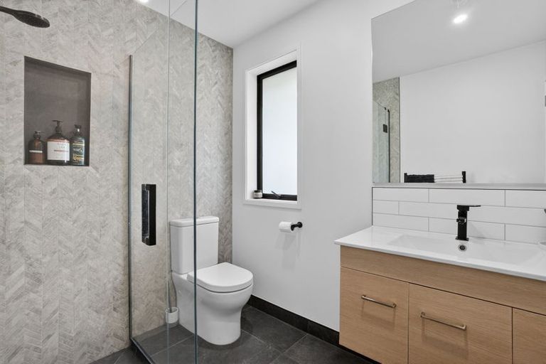 Photo of property in 4 Porokaiwhiri Avenue, Helensville, 0800