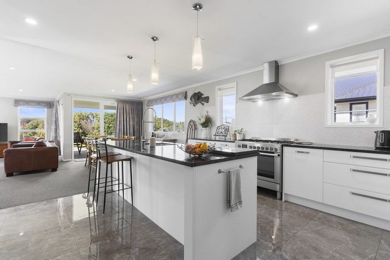 Photo of property in 43 Lakeside Terrace, Omokoroa, 3114