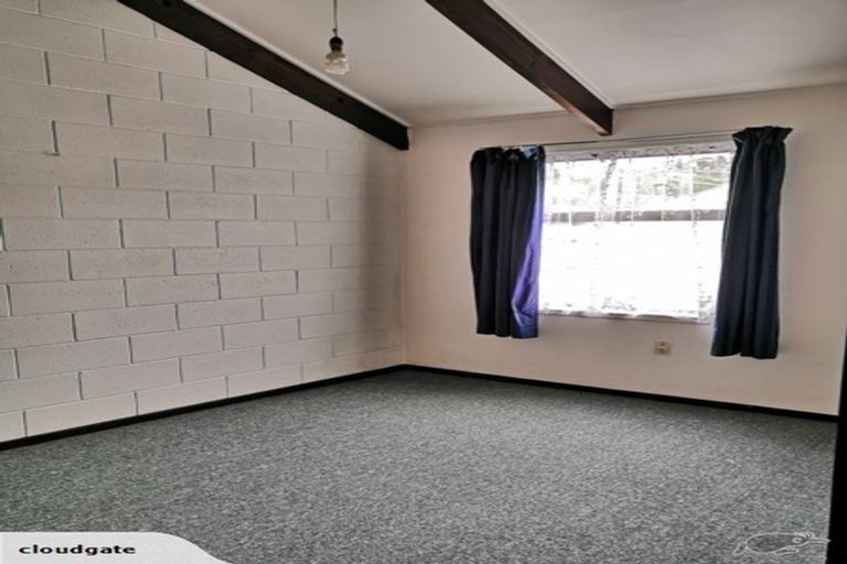 Photo of property in Lynbrae Court Flats, 20/4 Dr Taylor Terrace, Johnsonville, Wellington, 6037