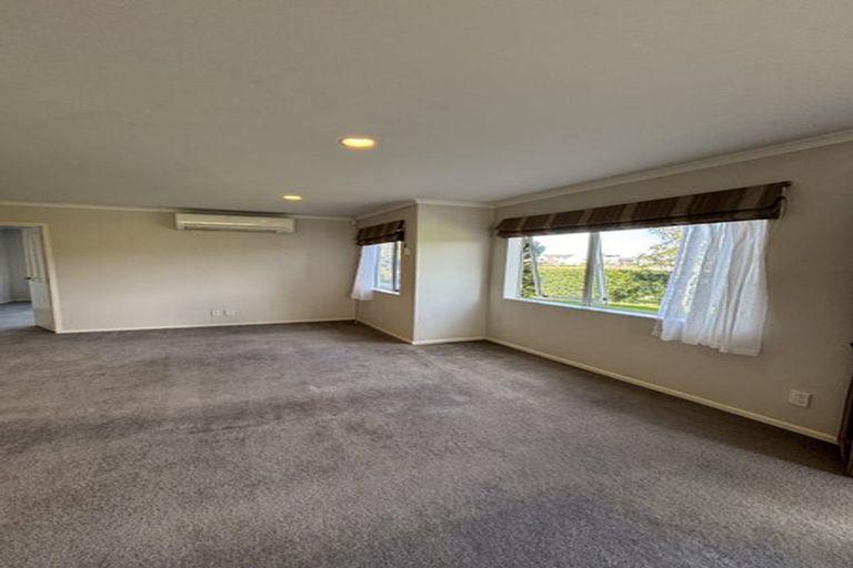 Photo of property in 1 Pickaberry Avenue, Karaka, Papakura, 2113