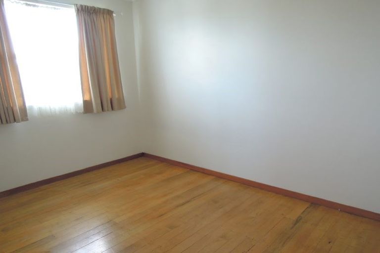 Photo of property in 3/2 Scarboro Terrace, Murrays Bay, Auckland, 0630