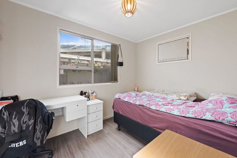 Photo of property in 6 Aden Place, Clendon Park, Auckland, 2103