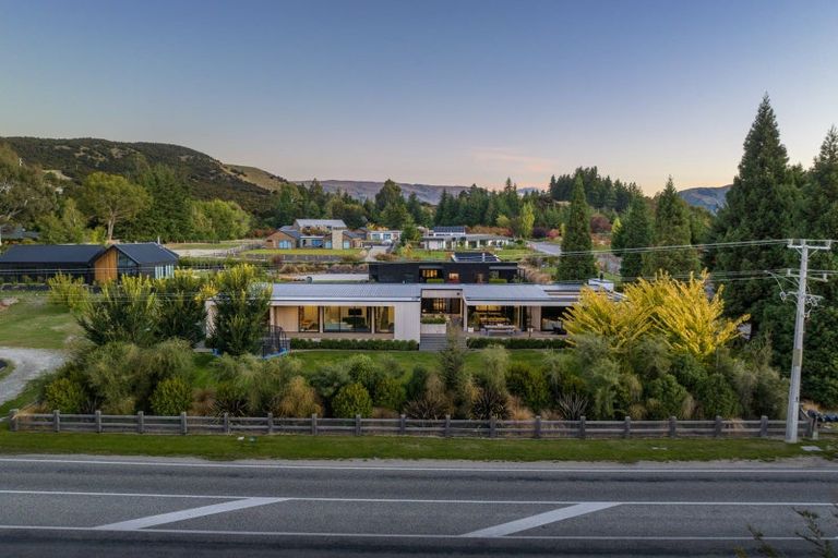 Photo of property in 1 Mcrae Rise, Wanaka, 9305