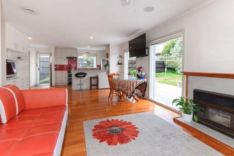 Photo of property in 10 Oteha Valley Road, Northcross, Auckland, 0632