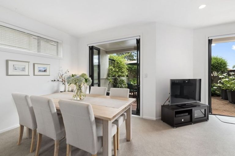 Photo of property in 7/270 Sunset Road, Windsor Park, Auckland, 0632