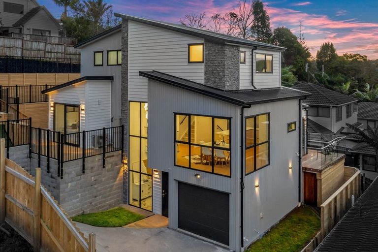 Photo of property in 60a Powrie Street, Glenfield, Auckland, 0629