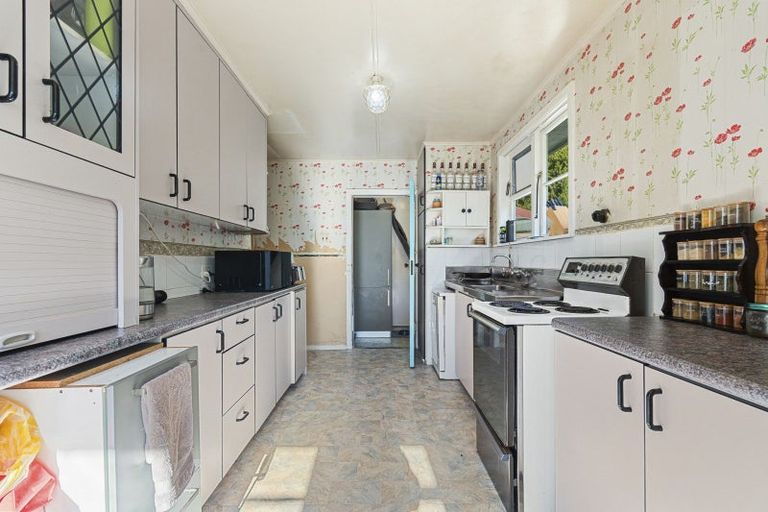 Photo of property in 70 Glenpark Avenue, Frankleigh Park, New Plymouth, 4310